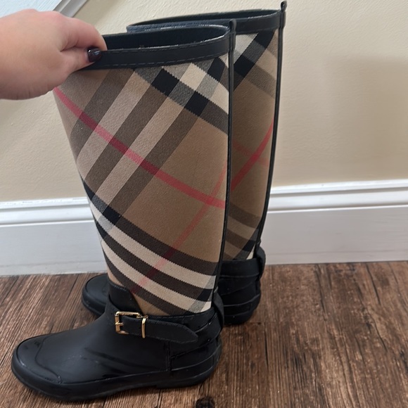 Burberry rain boots authentic - Picture 1 of 10